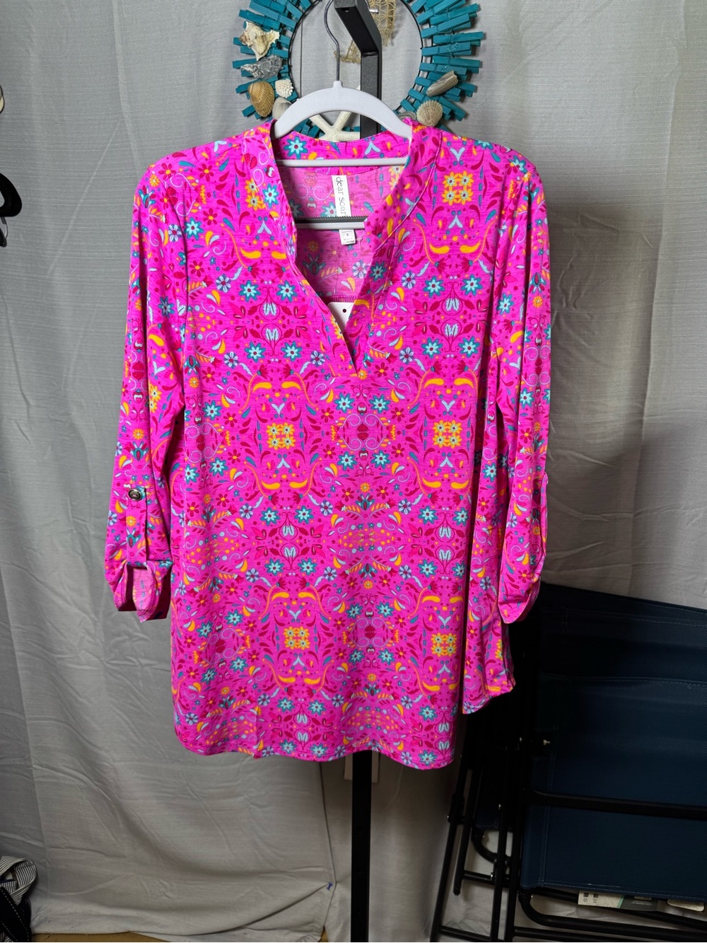 NWT Dear Scarlett Bright Pink Floral-Print V-Neck Women's Top